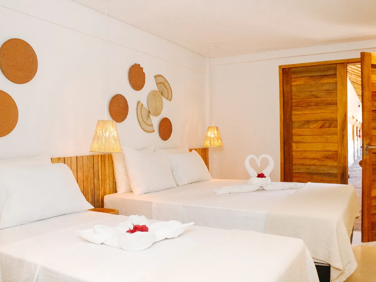 Vista ampla do quarto Triplo Standard em Jericoacoara